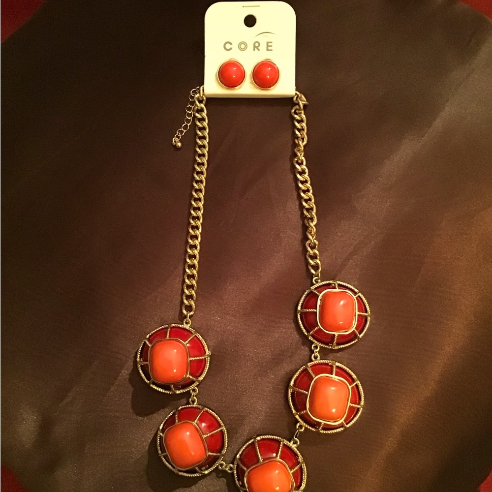 Beautiful  2-piece jewelry:earrings and necklace set. New!